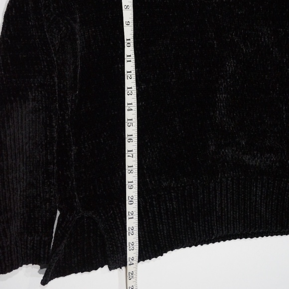 Design Lab - Black Chenille Cut-out Sweater. One Size. - Picture 6 of 10